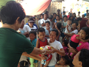 Teresa Chan hands out food to the hungry