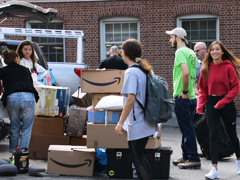 Students moving into residence halls