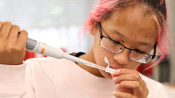 Image of student participating in biochemistry summer program at Manhattan College